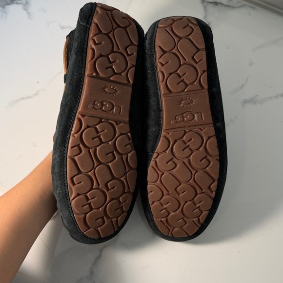 UGG DAKOTA BLACK SLIPPERS SIZE 9 - Picture 7 of 8